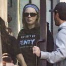 Cara Delevingne – Grab some smoothies during a fun weekend outing in Los Angeles - 454 x 681