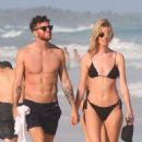 Hannah Cooper in black bikini and Joel Dommett Enjoy a Day in Mexico - 454 x 681