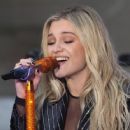 Kelsea Ballerini – Performing on NBC’s ‘Today Show’ - 454 x 363