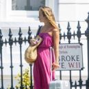 Lady Amelia Windsor – On a stroll in Notting Hill - 454 x 655