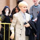 Michelle Williams – Looks cool as she stops by The View in New York - 454 x 679