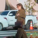 Katey Sagal – Shopping candids on Melrose Ave in Los Angeles - 454 x 641