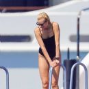 Sarah Murdoch – In swimsuit on a holiday in St. Tropez - 454 x 681