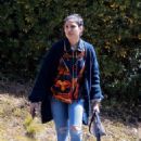 Freida Pinto – In a ripped blue jeans seen in Los Feliz - 454 x 681