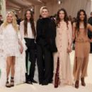 Emma Mackey – 2024 Met Gala in New York - 454 x 303