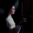 Madeleine Stowe- as Annie Crane