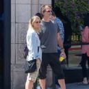 Helen Hunt – Steps out for lunch in Los Angeles - 454 x 588