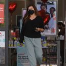 Tiffani Thiessen &#8211; Spotted at CVS Pharmacy in Los Angeles