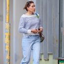 Claudia Karvan – Leaving her home in Sydney - 454 x 681