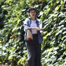 Tallulah Willis – is seen on a stroll in Los Angeles - 454 x 590