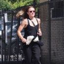 Kristen Bell – Running down the streets of Los Angeles