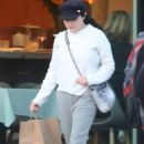 Shannen Doherty – Seen with her mom and a friend at Nicolas Eatery in Malibu - 454 x 681