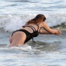 Elisa Isoardi – In a black swimsuit in Fiumicino - 454 x 334