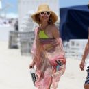 Giada De Laurentiis – Hits the beach with boyfriend Shane Farley in Miami - 454 x 681