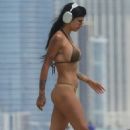 Mia Khalifa – On the beach in Miami - 454 x 681