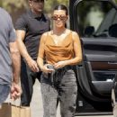 Kourtney Kardashian – Out for lunch in Los Angeles