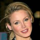 Amanda Swisten - 300 x 445