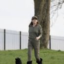 Anna Friel – Spotted with a friend on the Long Walk at Windsor Castle – Windsor - 454 x 545