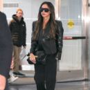 Victoria Beckham – Arrives at JFK Airport in New York - 454 x 681