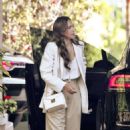 Jessica Alba – Heading for a meeting at The Beverly Hills Hotel