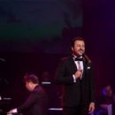 Yetkin Dikinciler performing 
