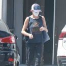 Teri Hatcher – Running errands with a mask on in Los Angeles - 454 x 681