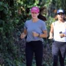 Jennifer Garner – On a jog in Brentwood neighborhood