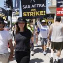 Jeanne Tripplehorn – SAG-AFTRA and WGA Strike outside Paramount Studios in Hollywood - 454 x 297