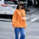 Emily Ratajkowski – Wearing baggy outfit on a stroll in New York