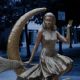 Samantha Statue