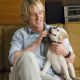 John (Owen Wilson) puts Marley in touch, via phone, with John’s wife Jenny. Photo credit: Barry Wetcher. © 2008 Twentieth Century Fox and Regency Enterprises. All rights reserved.