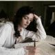 Anne Hathaway is Jane Austen in BECOMING JANE. Photo credit: Colm Hogan/Courtesy of Miramax Films.