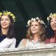 Chiara (Giulia Steigerwalt), Frances (Diane Lane) and Patti (Sandra Oh)