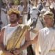 King Philip (Val Kilmer) and Alexander (Colin Farrell).